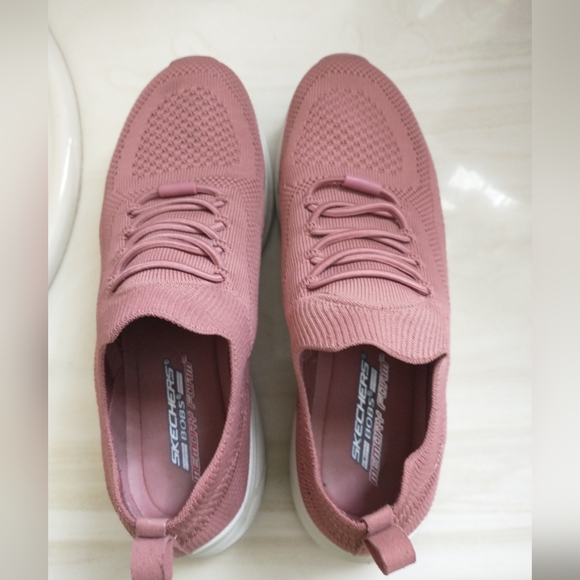 Skechers Mauve sneakers size 9.5 - Picture 1 of 4